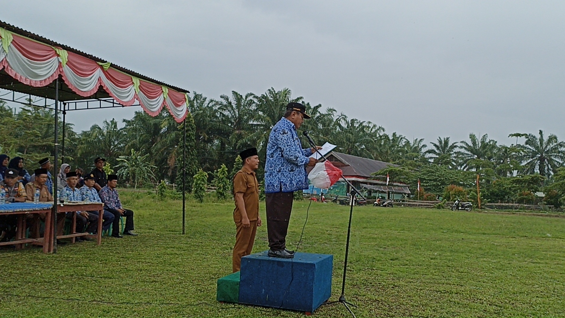 Diguyur hujan saat upacara hari kesaktian panca sila 