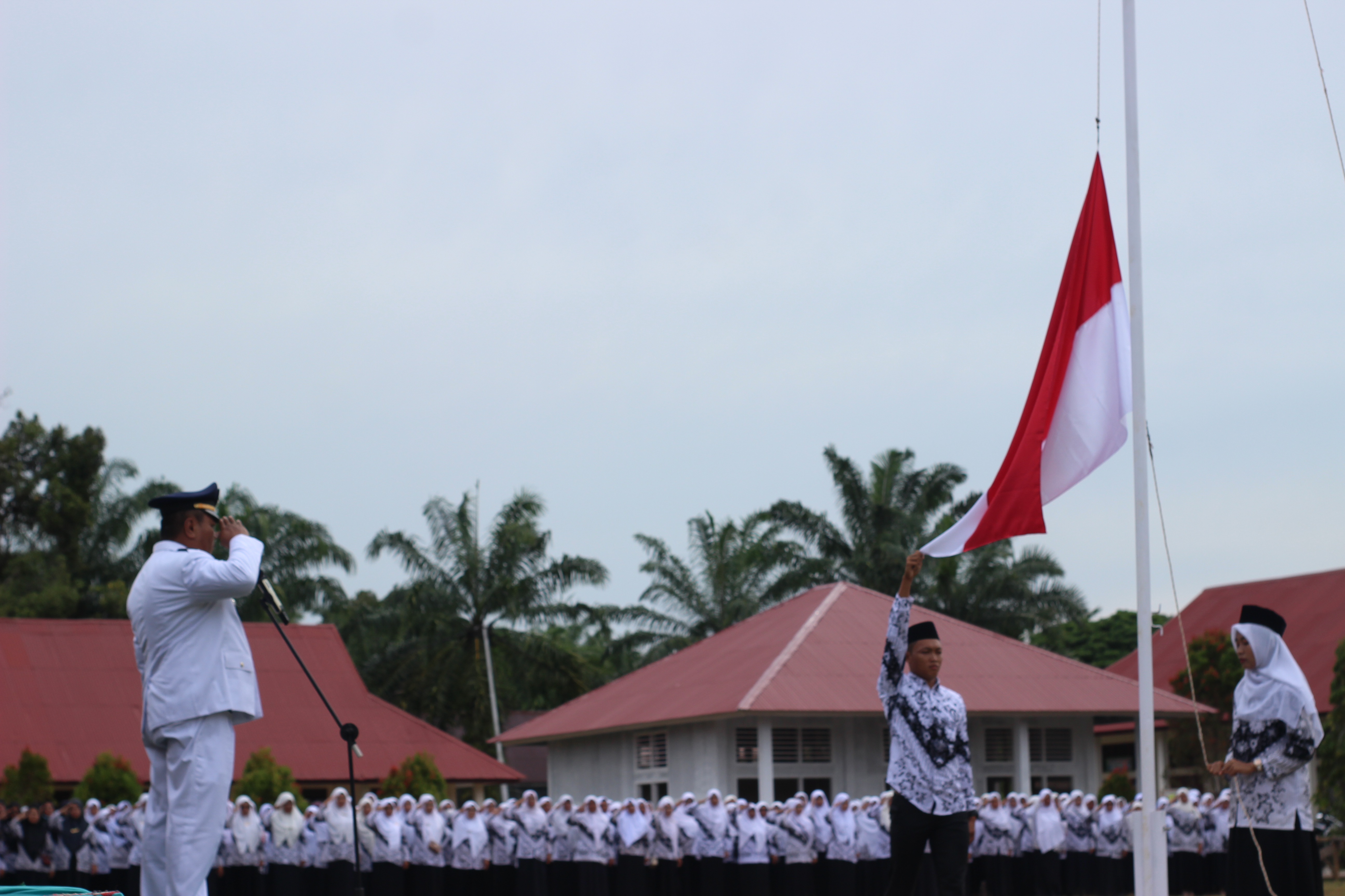 Upacara hut PGRI ke 77 dan hut Kopri ke 51