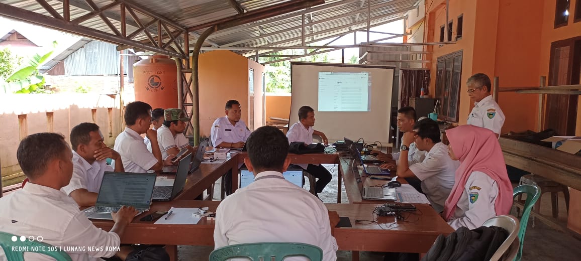 Bahas Data P3KE  Sekretaris Nagari Se Kecamatan Lunang adakan rapat bersama.