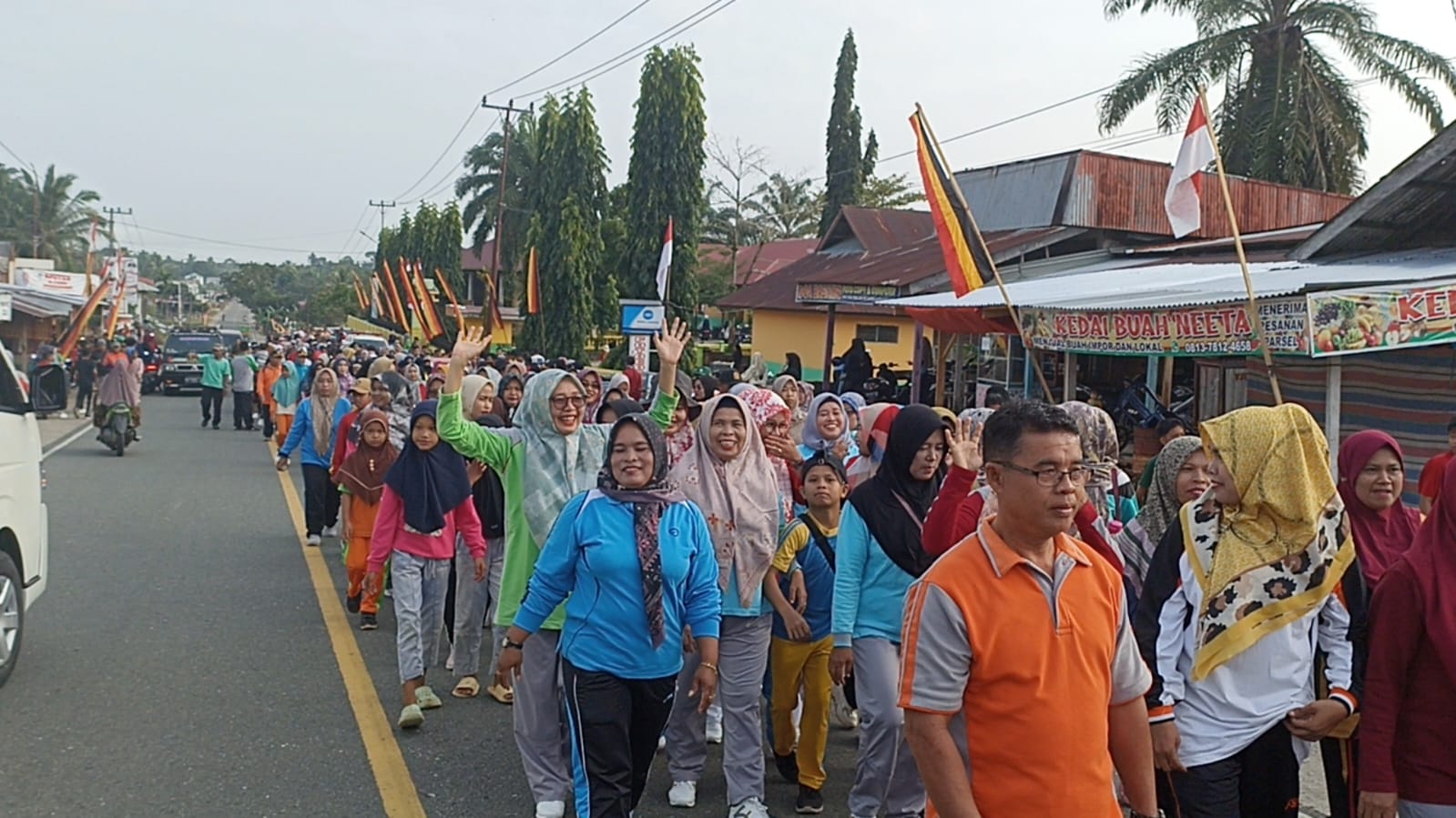 Ribuan Masyarakat Lunang Ikuti Jalan Sehat
