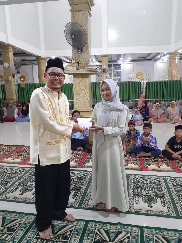Camat Lunang serahkan santunan anak Yatim