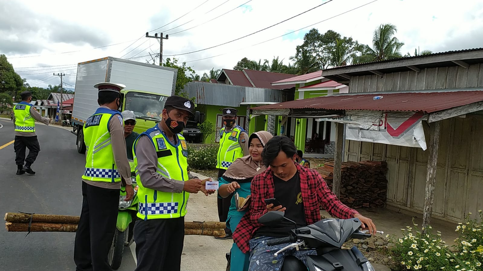razia surat berkendara dan vaksin 