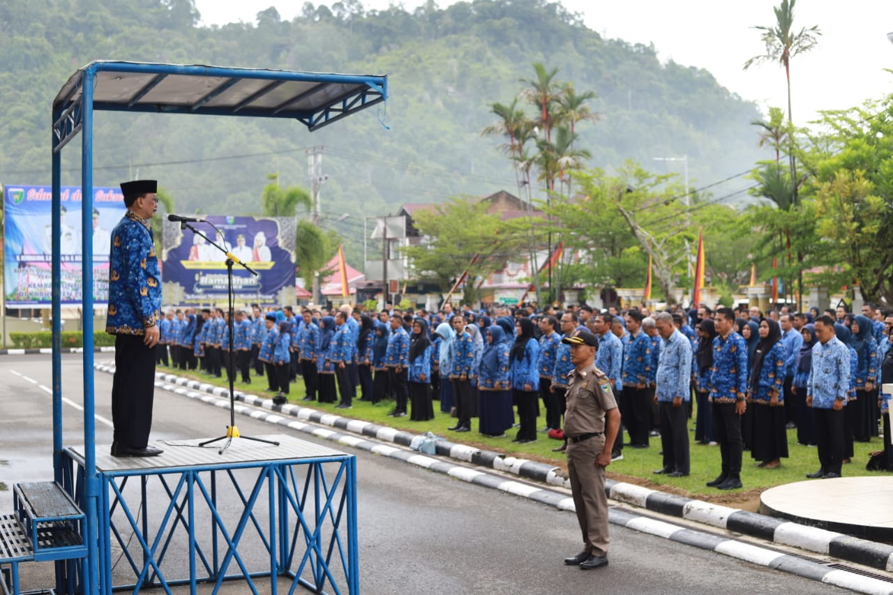 Camat Lunang ikuti Apel Pagi bersama di Kantor Bupati